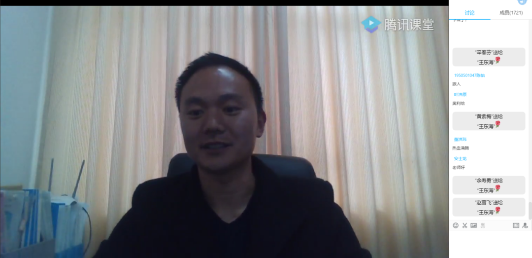 图为王东海正在做分享.png