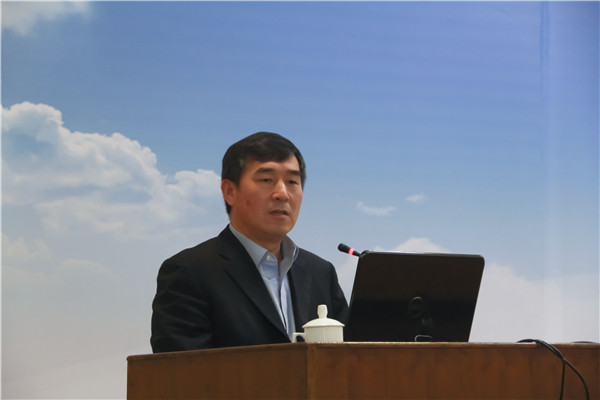 1463972661118965.jpg 中国物流学会副会长,教育部物流管理工程专业教学指导委员会副主任何明珂讲话.jpg