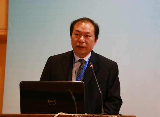 武汉工商学院党委书记陈伟致辞 摄影：谢伟.bmp