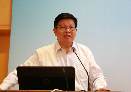 武汉工商学院物流学院名誉院长周建亚发言 摄影：谢伟.bmp
