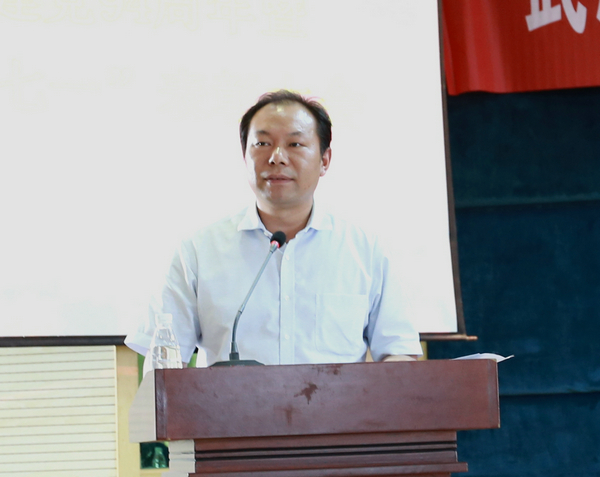 1447049465135408.bmp 图为党委书记陈伟在大会上讲话 摄影:刘亚婷.bmp
