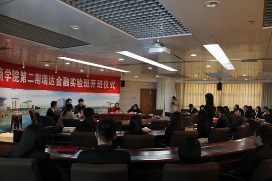 图为学生提问
