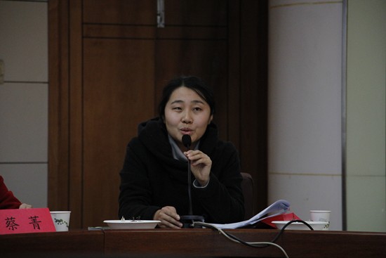 图为老师发言