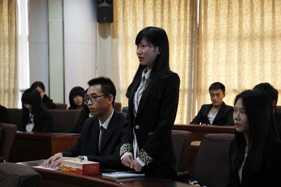 图为学生提问